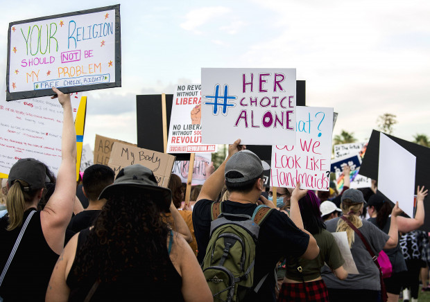 Abtreibungsbefürworter randalieren vor Arizonas Parlamentsgebäude