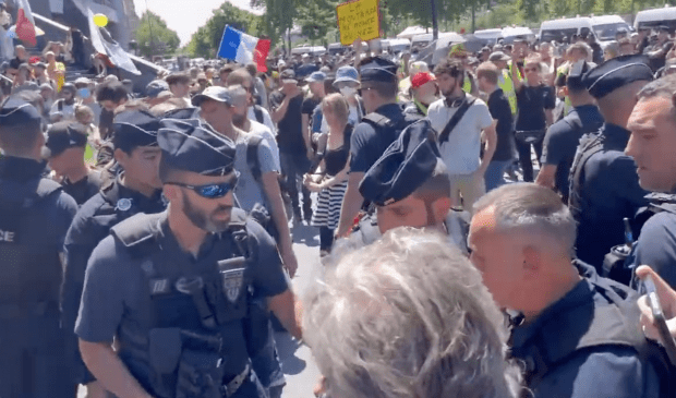 Macrons Pfiffe und weltweite Bauernaufstände