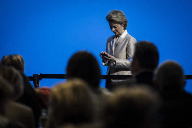 Wieder einmal sind Ursula von der Leyen Text-Nachrichten abhanden gekommen