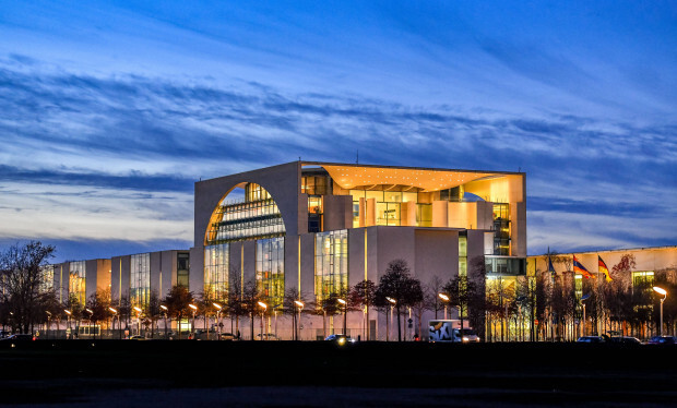 Nur bei den Reichen brennen noch die Lichter und die Badenden bleiben ohne Bad