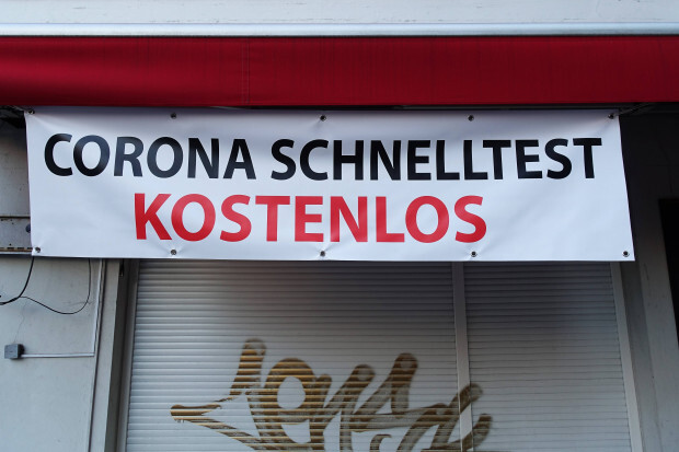 Schneller Corona-Test-Reibach mit lächerlichen Zeichnungen und ungeprüften Rechnungen