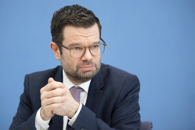 Marco Buschmann für Maskenpflicht in Innenräumen