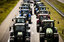 Zehntausende Bauern blockieren Straßen in den Niederlanden