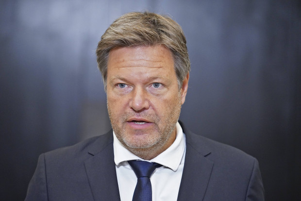 Habeck stellt Bevorzugung von Haushalten bei Gasknappheit infrage