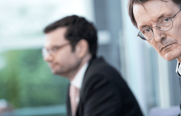 Bundesjustizminister Marco Buschmann gibt den Oppositionsschauspieler