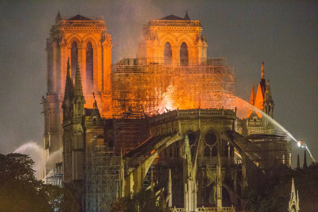 „Notre-Dame in Flammen“: Zu einem Film über den Brand der Pariser Kathedrale
