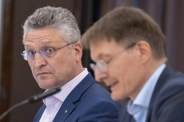 Hat Lauterbach bei der Kürzung des Genesenenstatus gelogen?