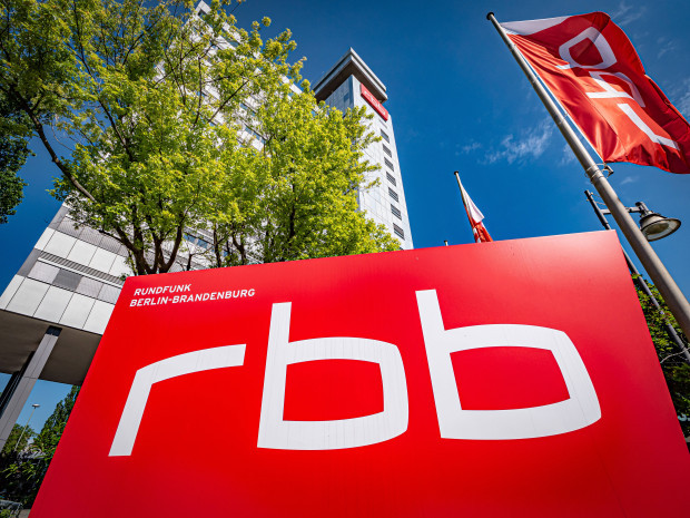 Prinzip Family und Friends: Der RBB kommt nicht aus dem Schlamassel