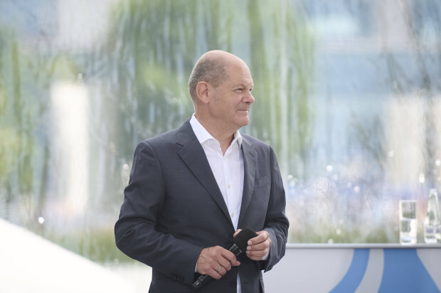 Scholz beim Bauern: „Das ist großartig, ich wechsle den Beruf “