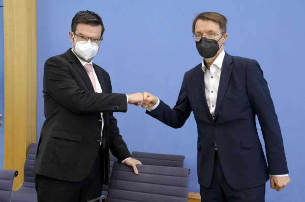 Lauterbach verwirrt mal wieder und Buschmann berät sich selbst