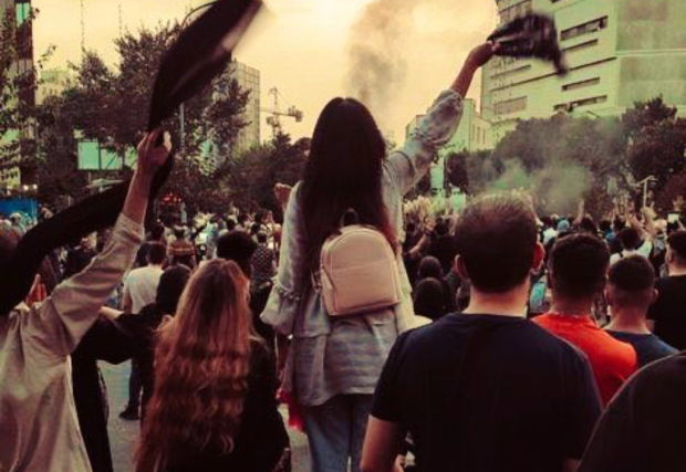 Proteste in Iran und ein paar CDU-Frauen wollen jetzt auch feministische Außenpolitik von Baerbock