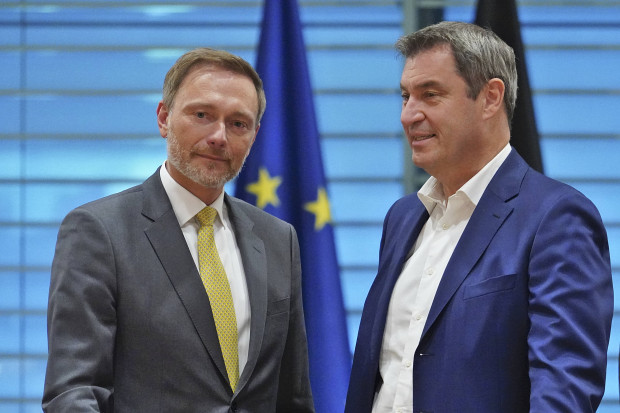 Umfallen mit Ankündigung: Der einsame Lindner und die Schuldenbremse