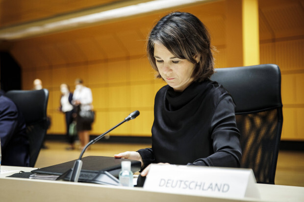 Baerbock verpflichtet