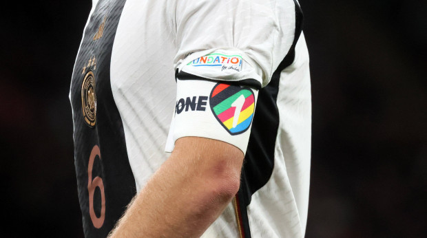 Der DFB zeigt lieber politische Symbole als guten Fußball