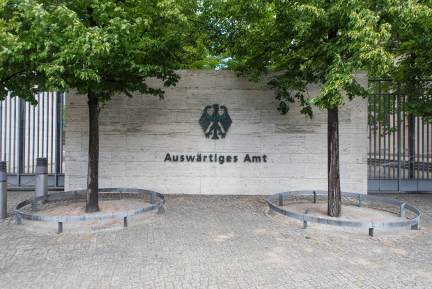 Wie das Auswärtige Amt auf der ideologischen Rutsche abgleitet