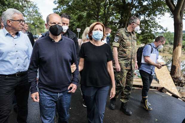 Malu Dreyer sorgte sich in der Flut um den Auftritt des Kandidaten Scholz