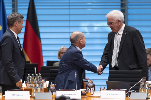 Schlecht regieren und dazu indoktrinieren