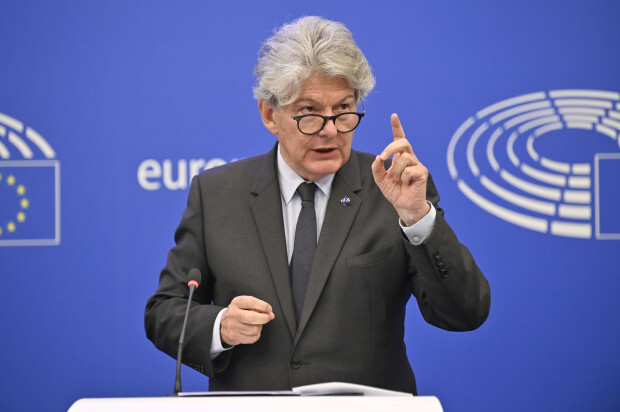 Die EU will, dass Musks „freier Vogel“ nach ihren Regeln fliegt