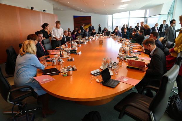 Die Bundesregierung will, dass aus Philosophen Heizungsbauer werden