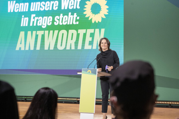 Annalena Baerbock und deutsche Waffenlieferungen, die angeblich keine sind