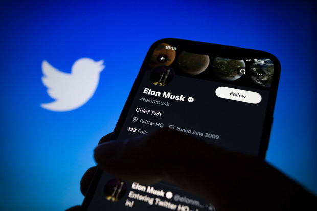 Elon Musk ist nun der „Chef von Twitter“