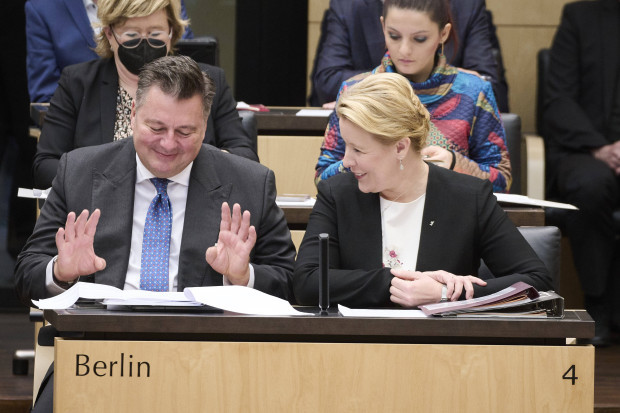 Berliner Wahldebakel: Giffey entschuldigt sich nicht und Geisel tritt nicht zurück