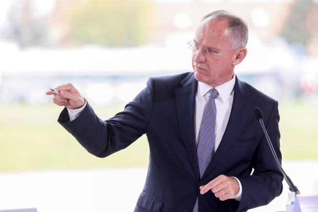 Massenrandale in Linz und Salzburg: Innenminister Karner will Beteiligten Asyl aberkennen