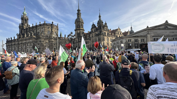 Mehr als 10.000 demonstrierten in Dresden gegen Corona- und Ukraine-Politik der Regierung