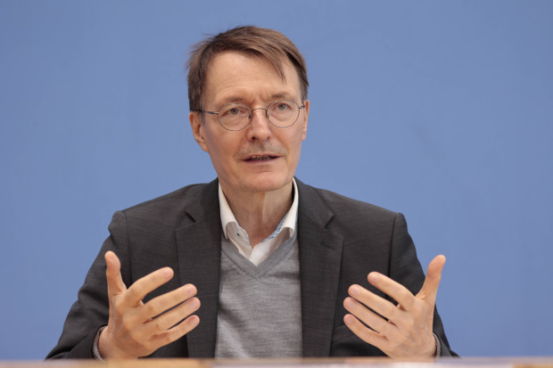 Karl Lauterbach verscherbelt das Ersparte für die Pflege