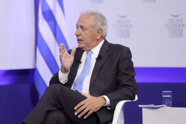 Neuer Verdacht im EU-NGO-Skandal: Welche Ziele verfolgte Ex-Kommissar Avramopoulos?