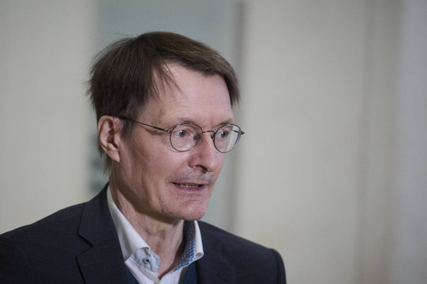 Karl Lauterbach droht zum Jahreswechsel Impfchaos