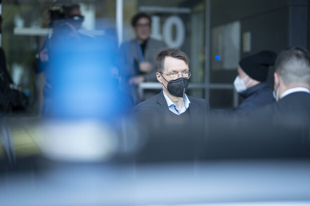 Im April war schon mal fast Putsch und dann kam Omi mit dem Jute-Beutel dazu