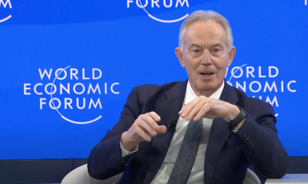 Tony Blair mit Forderung nach „digitaler Infrastruktur“ für Impfungen