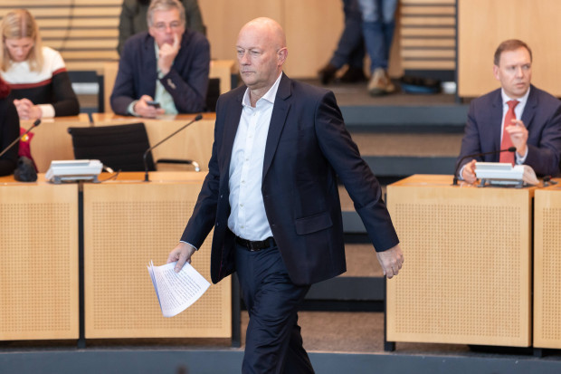 Angriffe auf Parlamente? Bei Kemmerich ging das gewaltlos