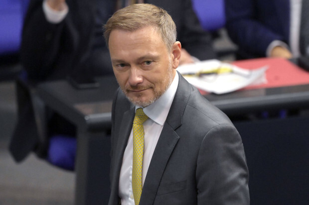 Lindner beugt sich mal wieder – und schließt Steuersenkungen aus