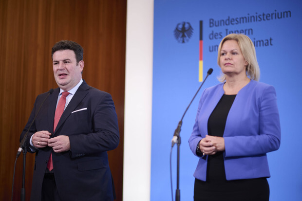 Deutschland und seine Migrationsdebatte: Wer weiterzieht, wer bleibt