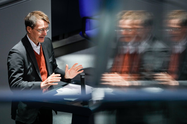 Lauterbach bekämpft die Impfschäden der angeblich nebenwirkungsfreien Impfung