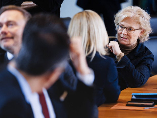 Lambrecht ist politisch erledigt – die Paritätsidee lebt weiter