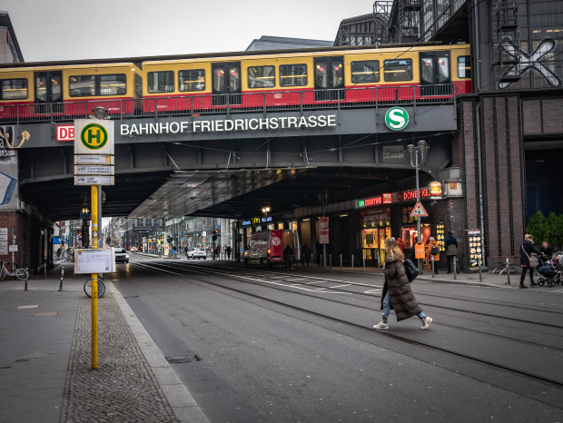 Friedrichstraße wieder autofrei: Berlins Senatorin Jarasch ignoriert Gerichtsurteil