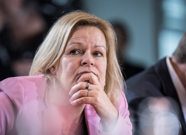 Nancy Faeser mit der Flugbereitschaft auf Wahlkampftour in Hessen