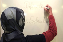 Karlsruhe bestätigt: Lehrerin darf Kopftuch tragen