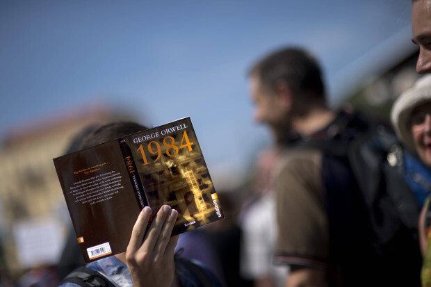 Neue Blüten aus UK: Radikalisierung durch Autoren wie Orwell, Huxley oder Hobbes?