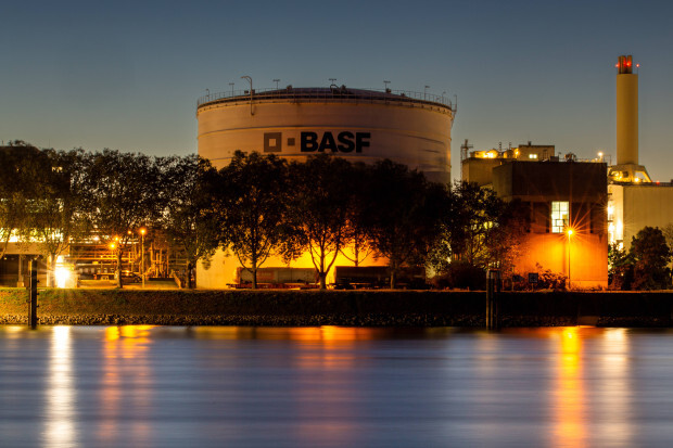 BASF mit Riesenabschreiber und Produktionsverlagerung nach China