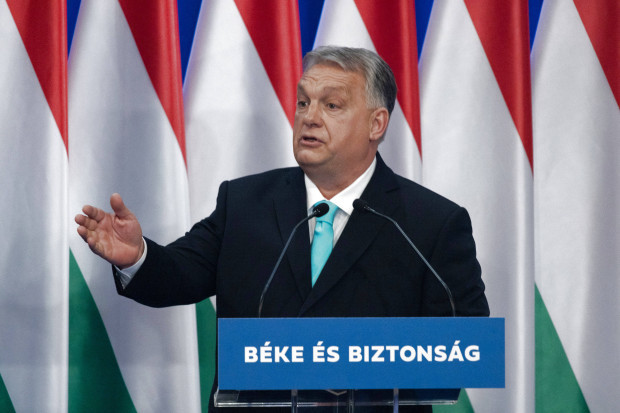„König Orbán” und die einäugige Journalistin