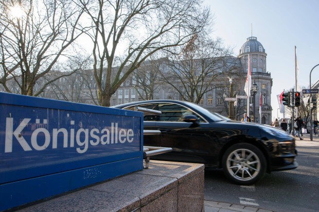 Düsseldorf: Städtische Parkplatzsucherlaubnis für bis zu 360 Euro im Jahr