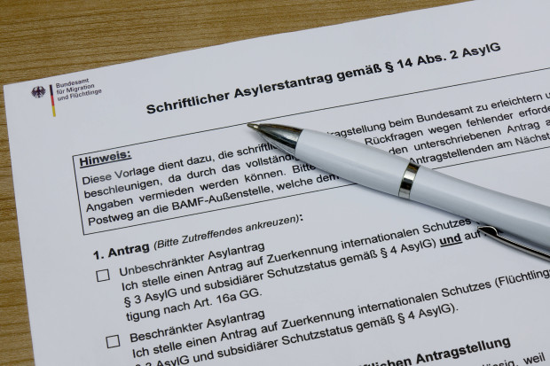 Armutsmigranten drängen nach Deutschland – die Tore sollen andere schließen