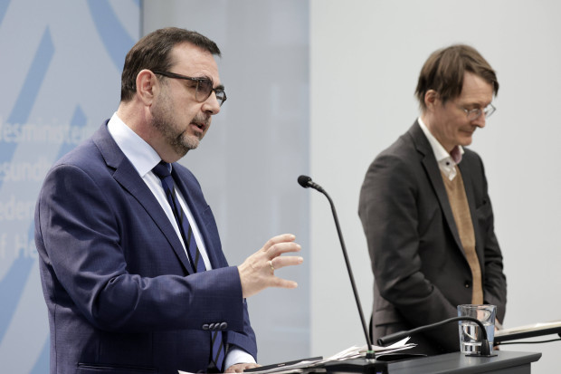 Bayrischer Gesundheitsminister Holetschek lehnt Verantwortung ab