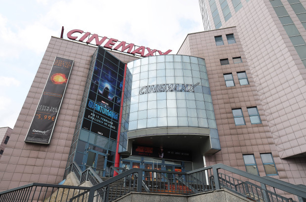 Neues Hobby: Jugendliche treffen sich und zerlegen Kinos