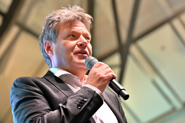 Häuptling Robert trifft auf motzende Unternehmerin