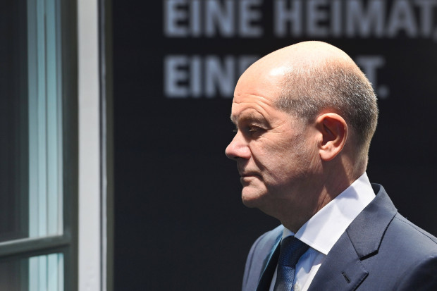 Olaf Scholz verspricht neues deutsches Wirtschaftswunder – Armut für Alle